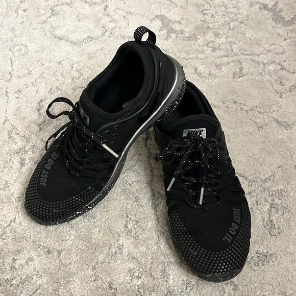 Nike Free TR 7 Selfie Training lace up sneakers black chrome Size 6.5 - Picture 4 of 17